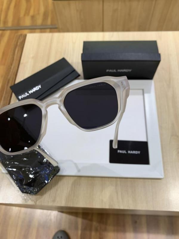 Pa_ul har_dy Y05 white black