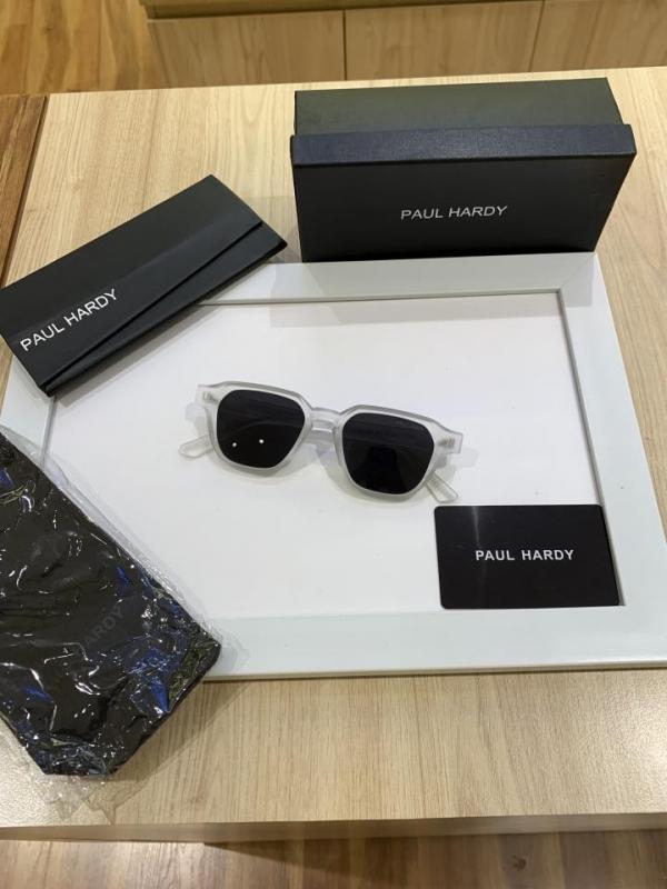 Pa_ul har_dy Y05 white black