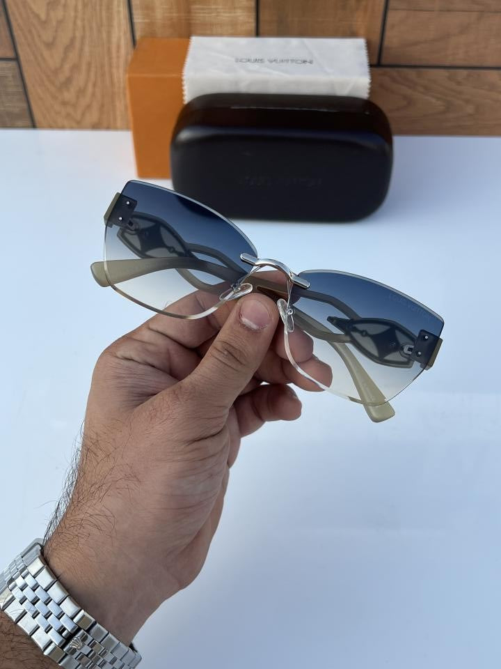 Loui_s_vuitt_on_58175_sea_green