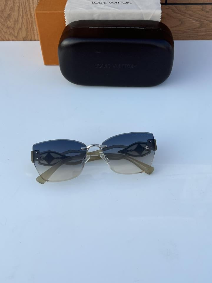 Loui_s_vuitt_on_58175_sea_green