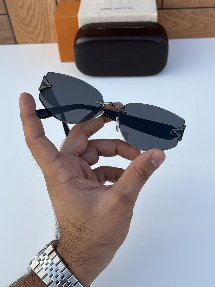 Lo_uis_vui_tton_58142_black