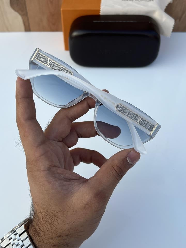 Lou_is_vuitto_n_2900_white_blue