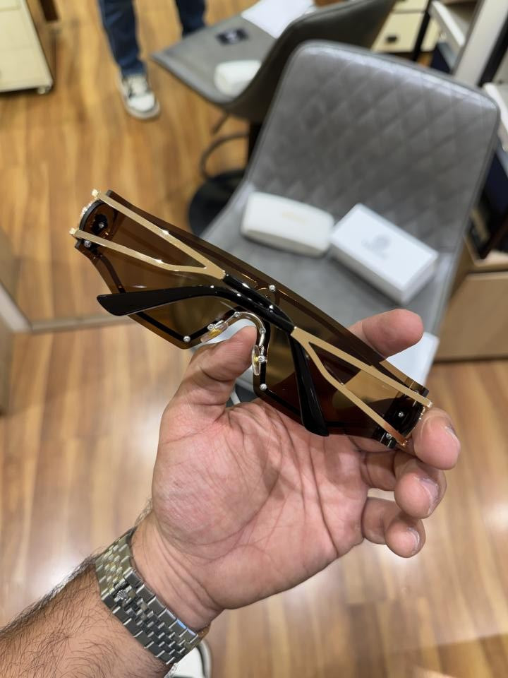 Vers_ace_8037_gold_brown
