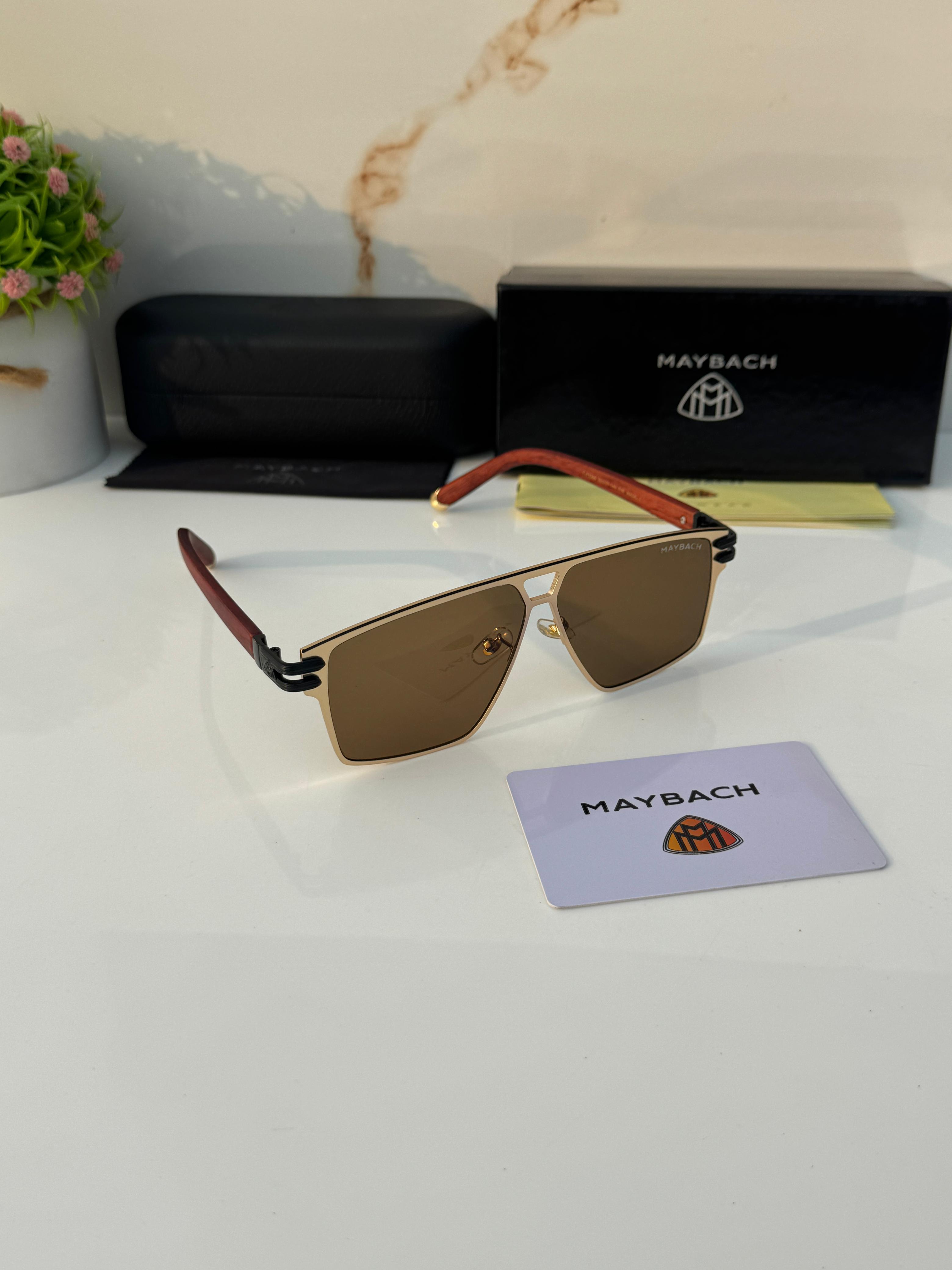 Ma_ybach_72369_gold_brown