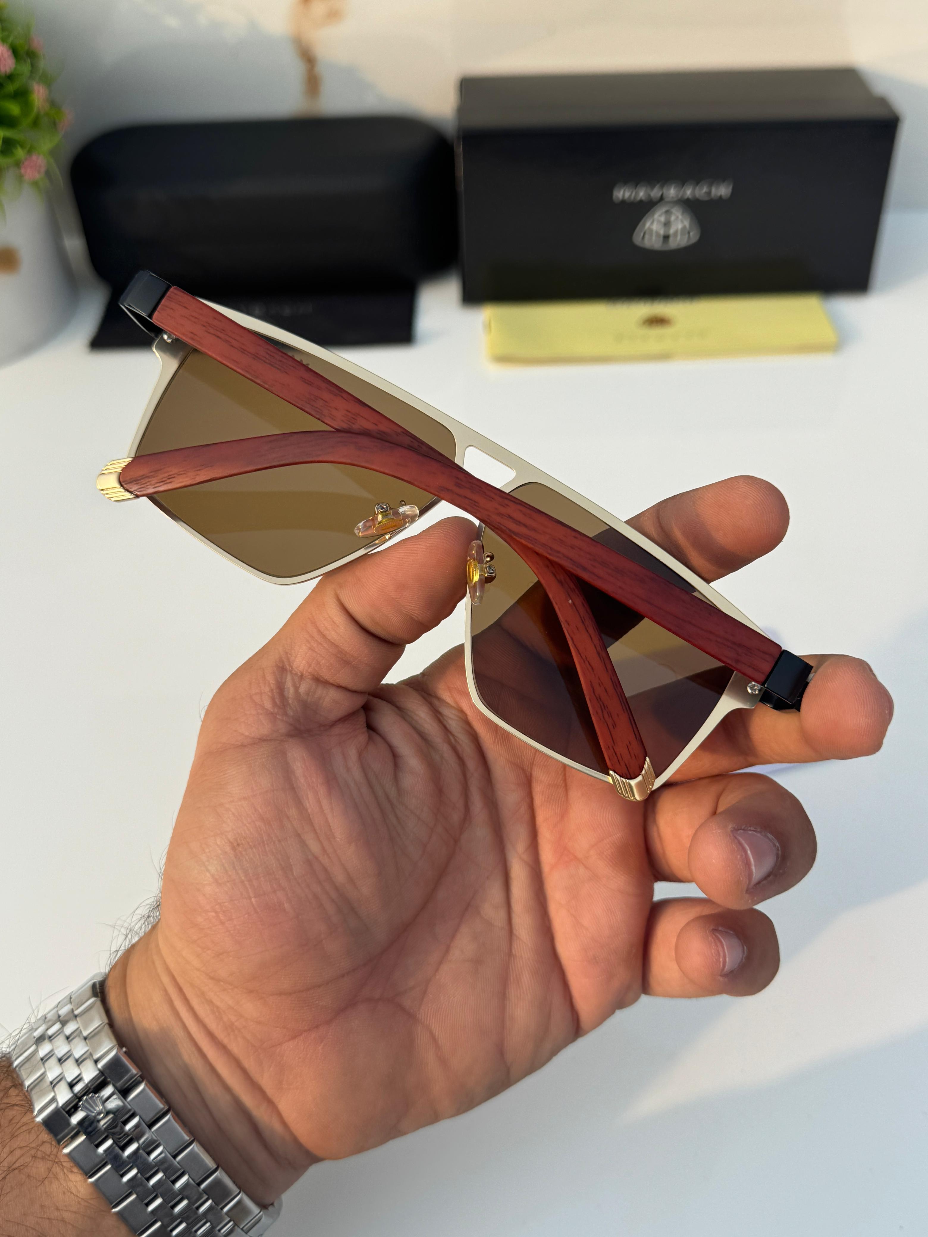 Ma_ybach_72369_gold_brown