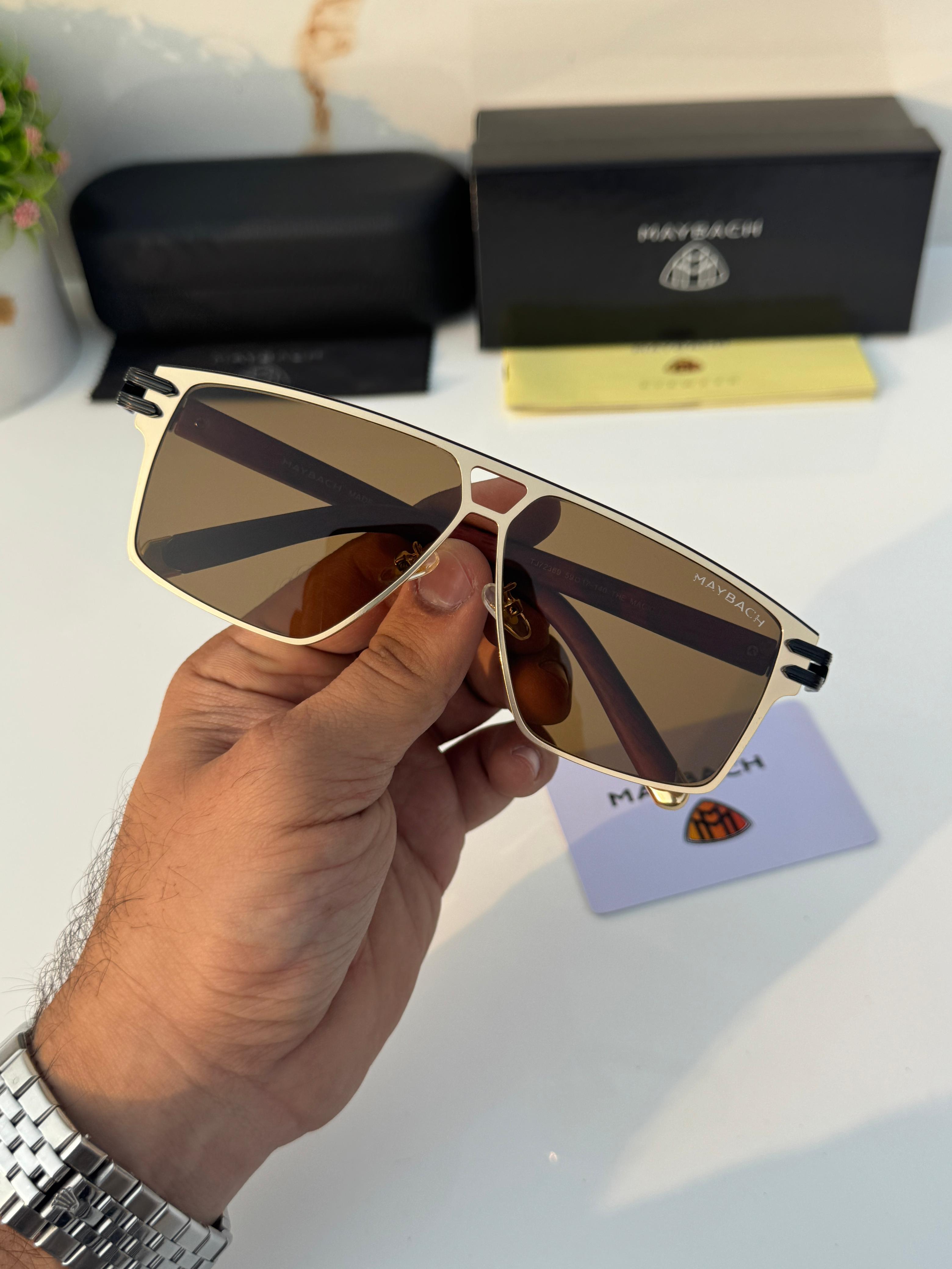 Ma_ybach_72369_gold_brown