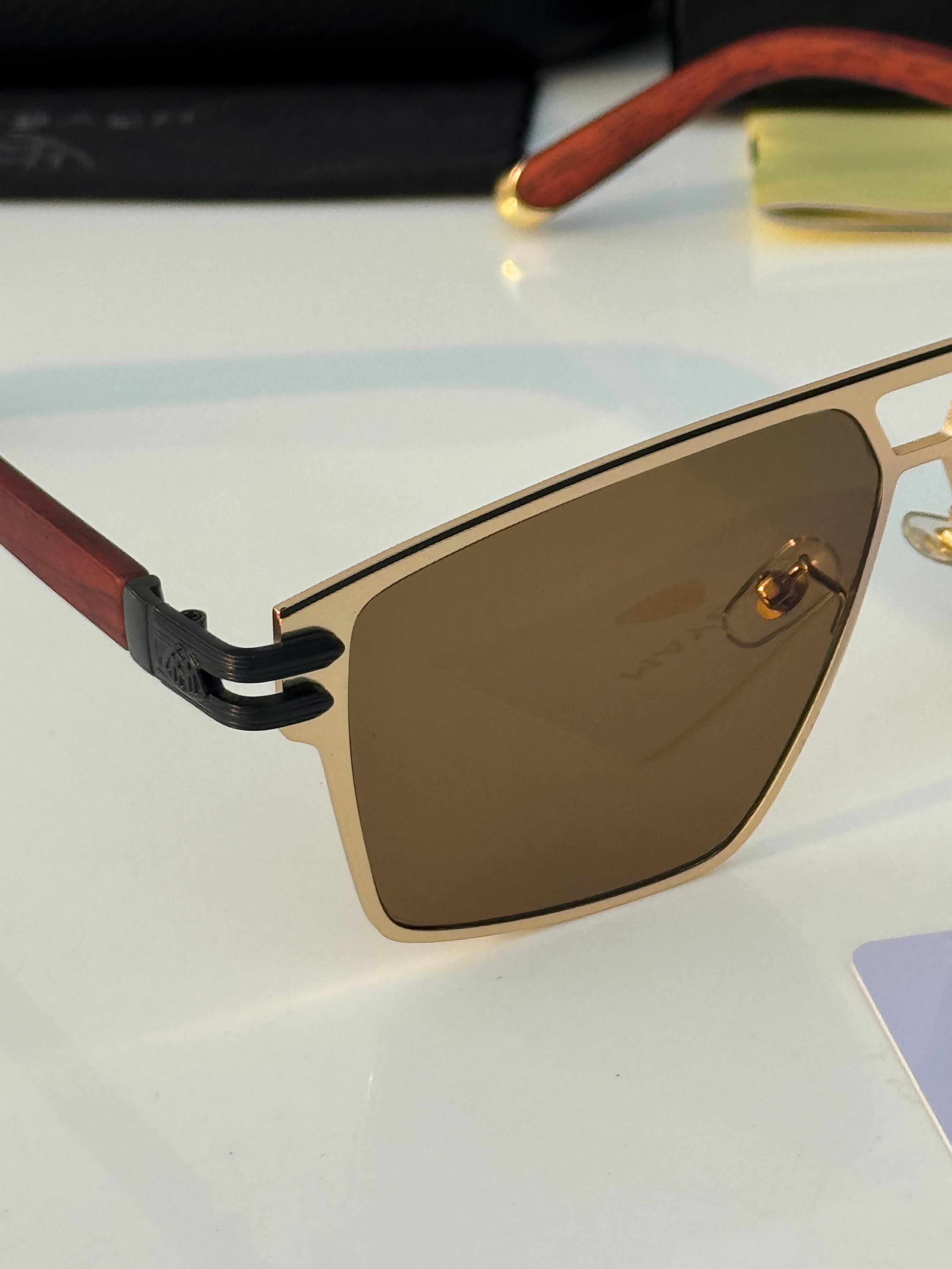 Ma_ybach_72369_gold_brown